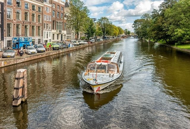 Sétahajózás Amsterdamban