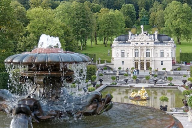 Linderhof kastély és Vénusz-barlang