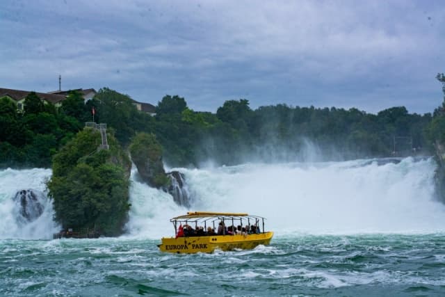 Schaffhausen vízesés hajózással
